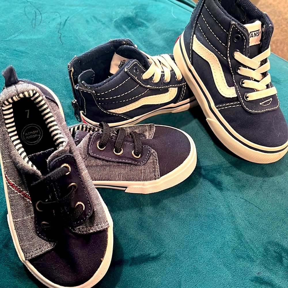 Two pairs lot of toddler tennishoes